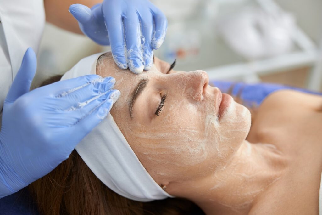 limpieza facial profesional en Patraix - exfoliante